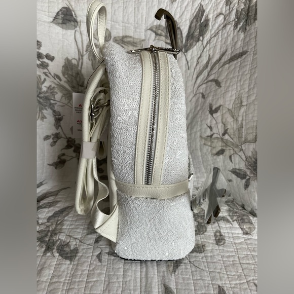 Loungefly Olaf Mini backpack - Picture 4 of 5